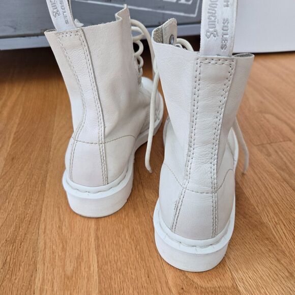 Dr. Martens 1460 Pascal Mono Womens 7/38 White Leather Lace Up Combat Boots EUC - Picture 8 of 9